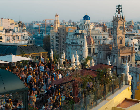 El diseñador valenciano Miguel Llopis presenta Origin en Atenea Sky, con la ciudad como escenario